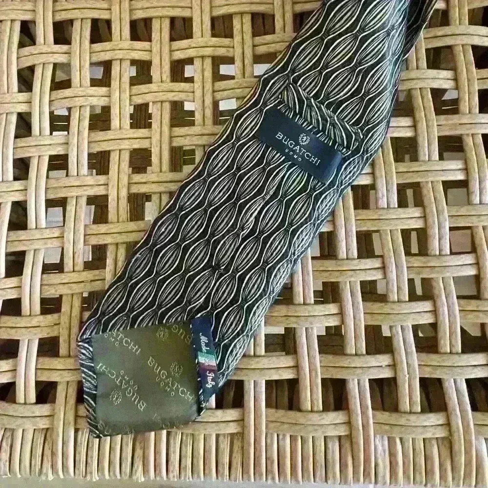 Bugatchi UOMO 100% silk tie, Made in Italy quiet luxury academia preppy career - Picture 2 of 4